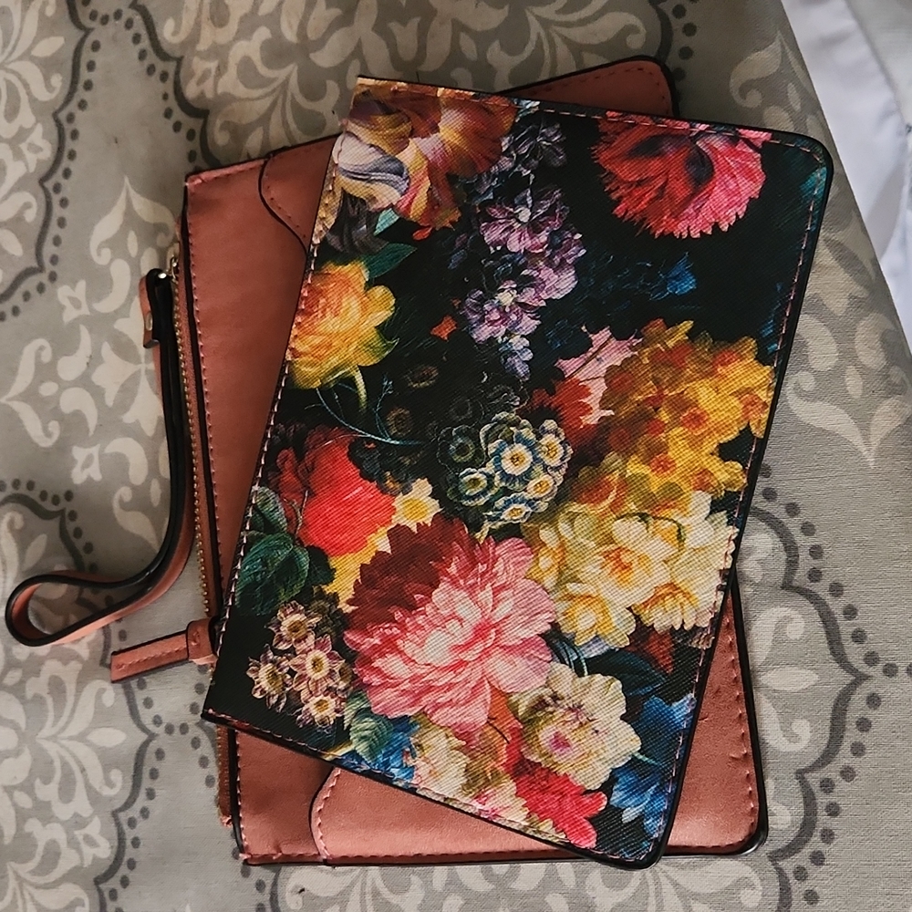 Beautiful Wristlet - Picture 6 of 6